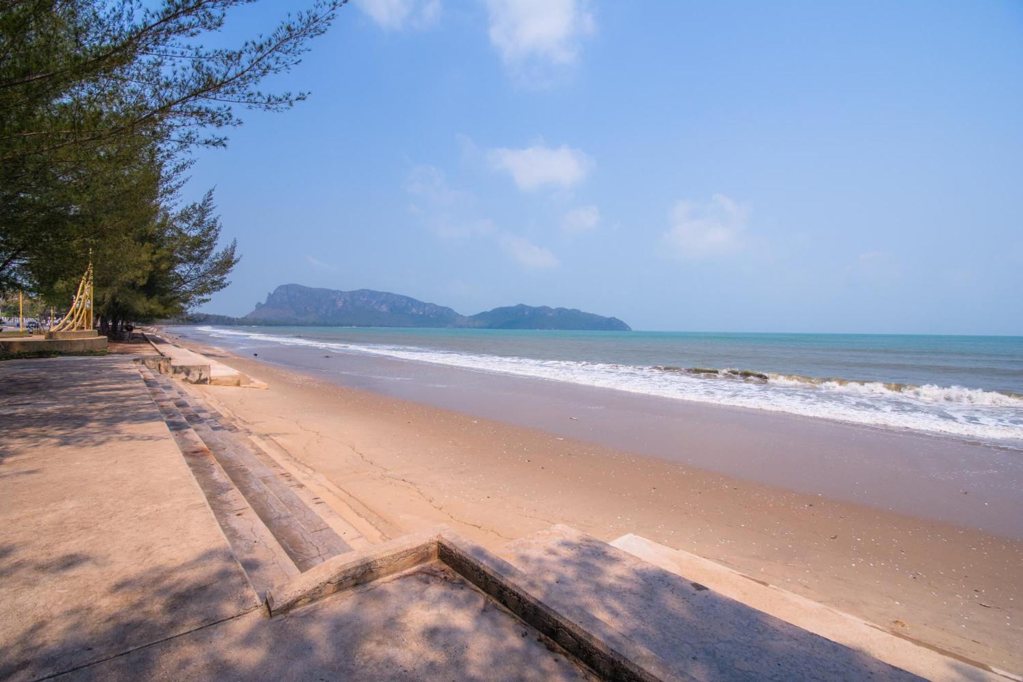 OYO 614 Koh Lak Resort Prachuap Khiri Khan Bagian luar foto